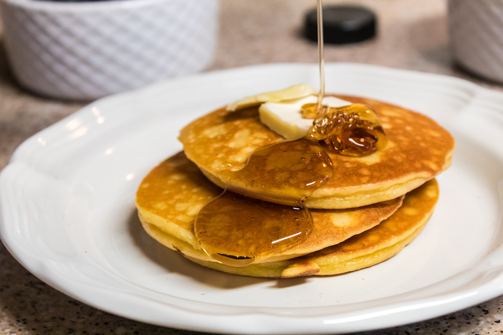 pouring keto syrup on hot cakes