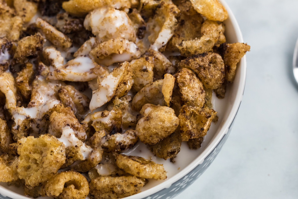 keto cinnamon toast crunch cereal with almond milk