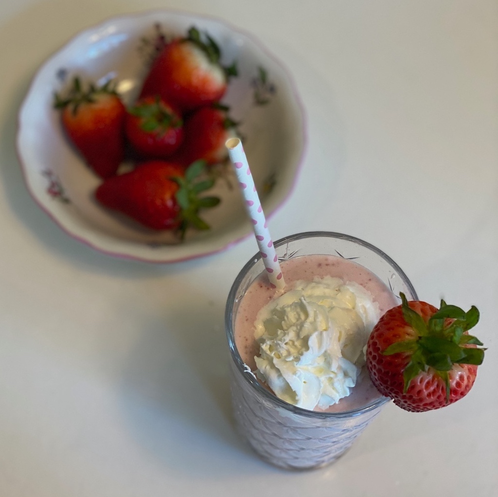 keto strawberry milkshake 