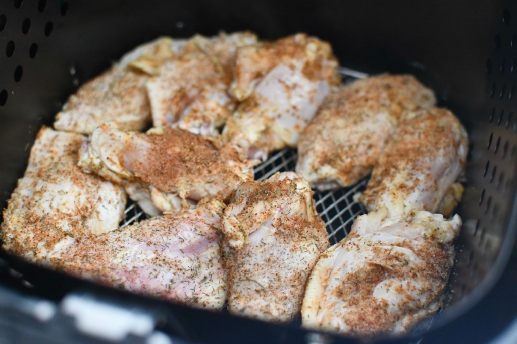 putting chicken wings in an air fryer