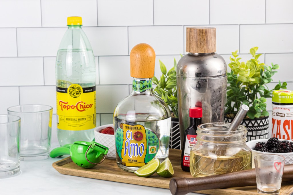 ingredients to make an easy keto margarita