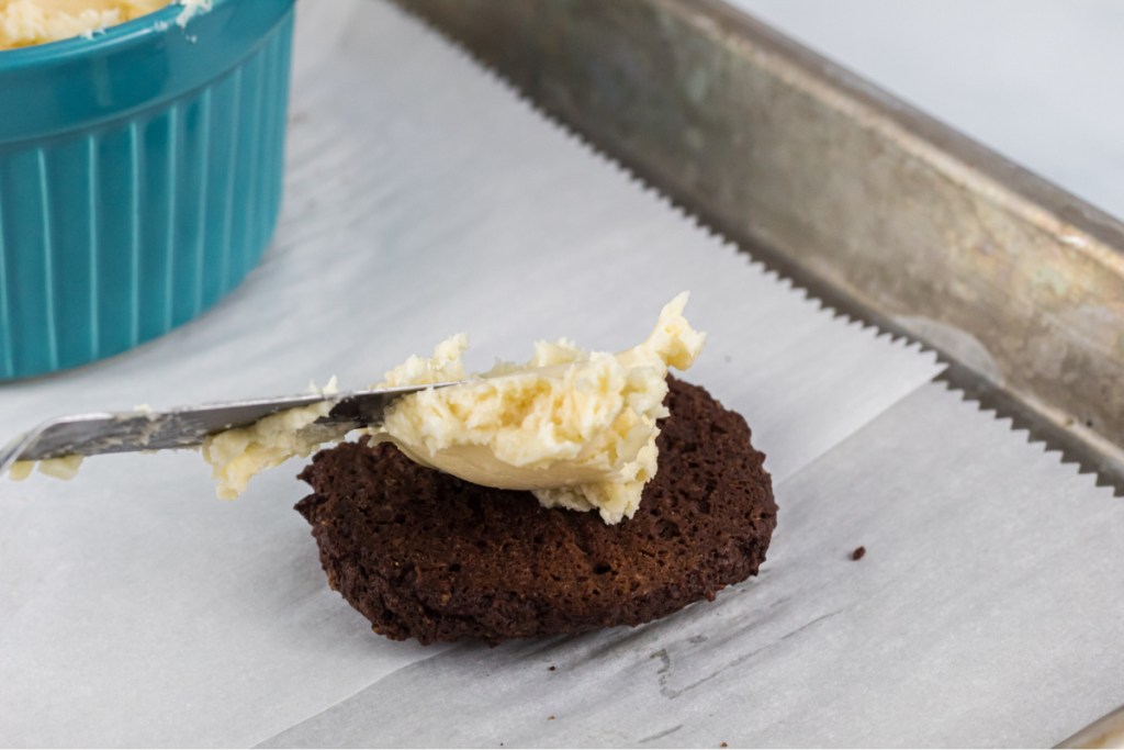 adding buttercream icing to cloud cookie