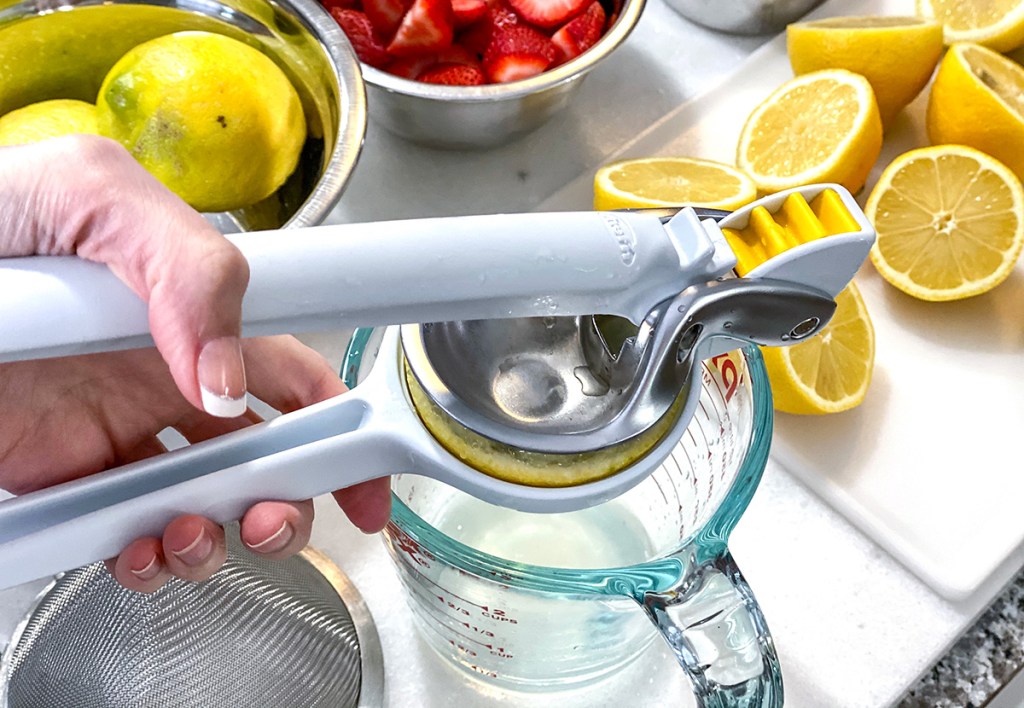 using chefn citrus juicer