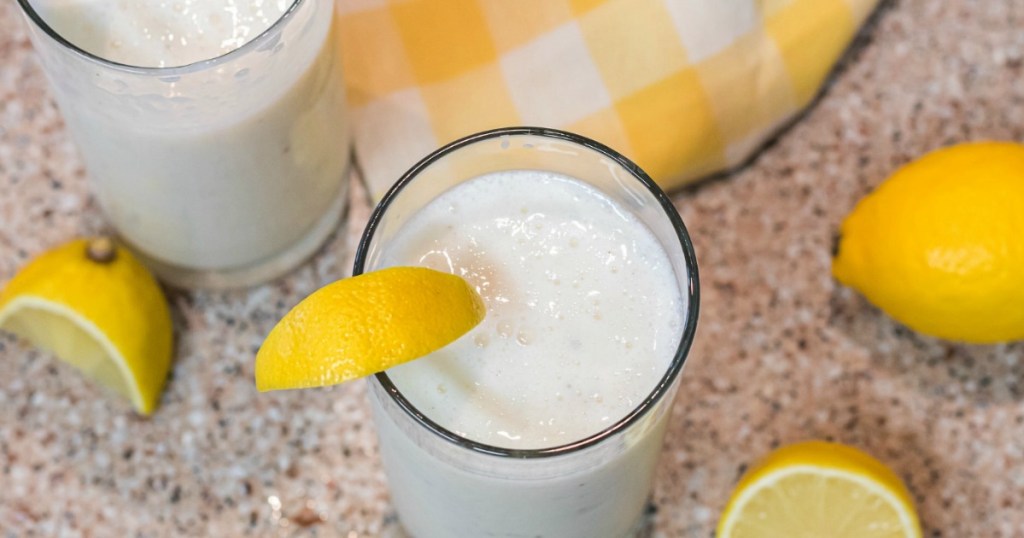 keto frosted lemonade with lemon slice 