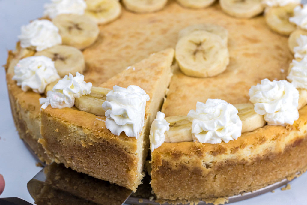 Keto Banana Pudding Cheesecake Recipe (Just 3 Net Carbs Per Slice)