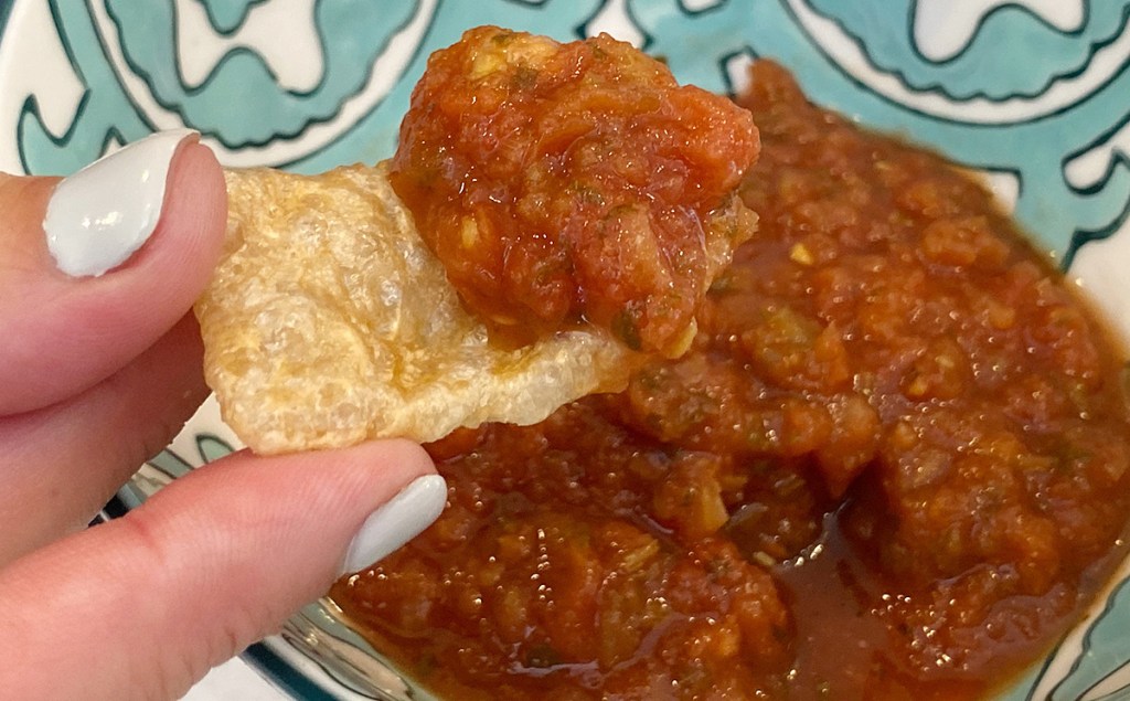 pork rinds in salsa