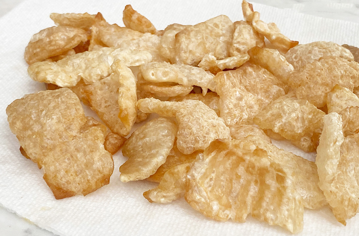 pork rinds on paper towel