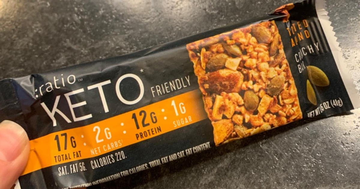 hand holding ratio KETO bars