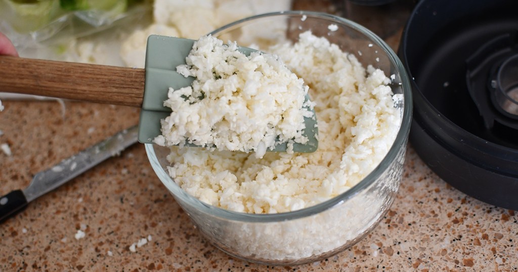 riz au chou-fleur dans un bol