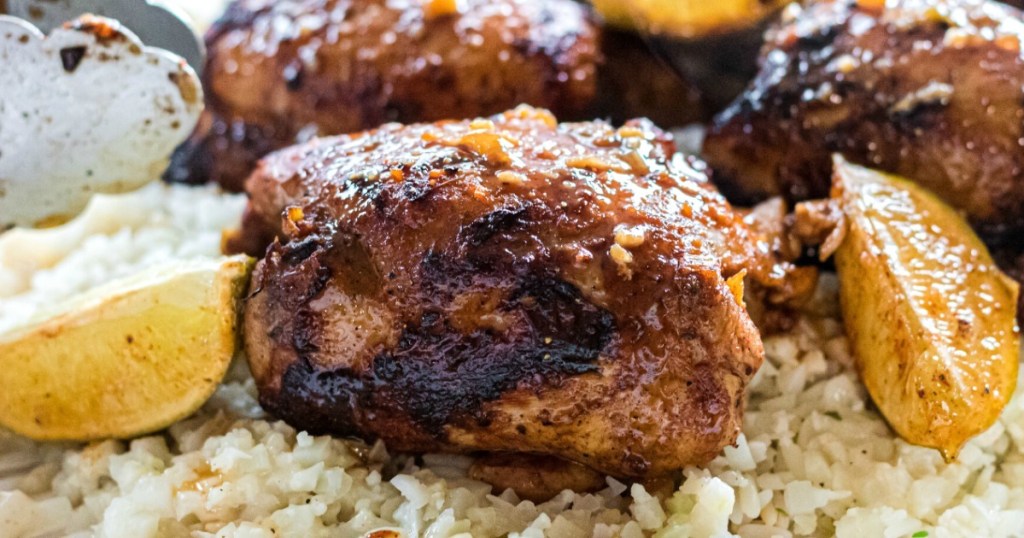 keto jerk chicken on top of cauliflower rice 