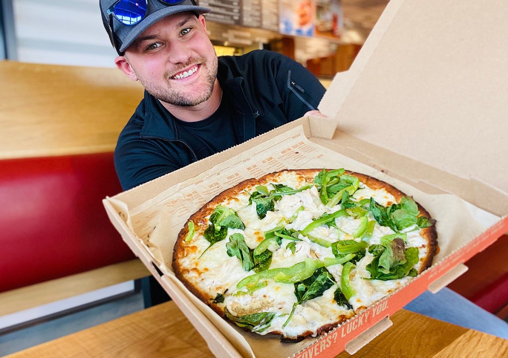 Blaze Pizza Sells Keto Crust - See the Nutrition & Best Toppings to Order!