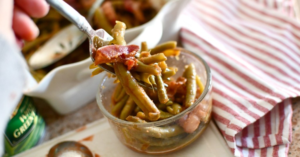eating green beans and bacon keto side dish