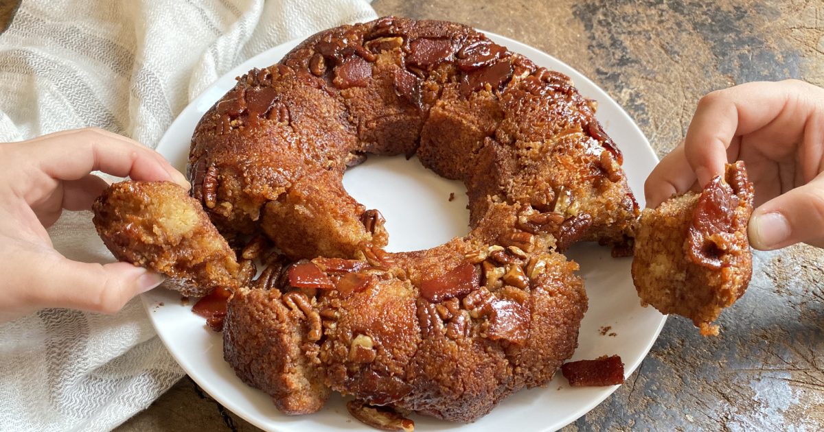 kids grabbing a piece of keto monkey bread