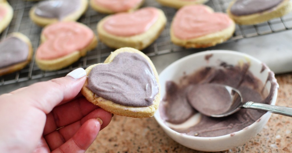 melted keto white chocolate chips for cookie icing