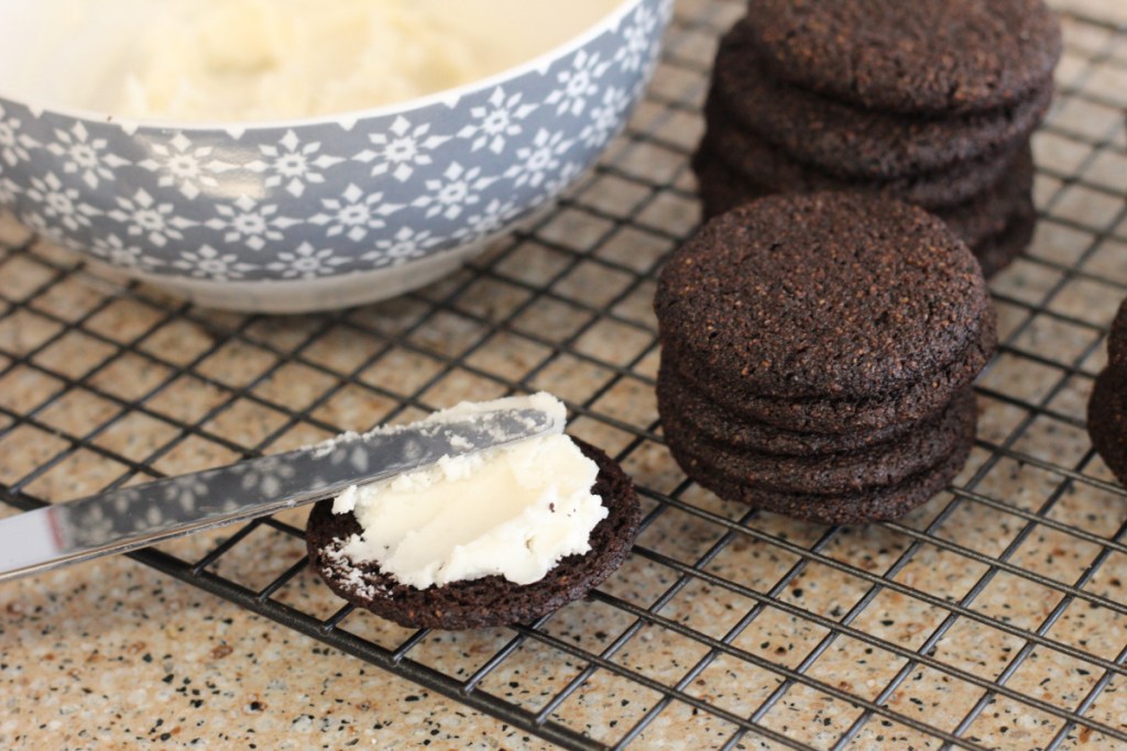 adding filling to low carb cookie