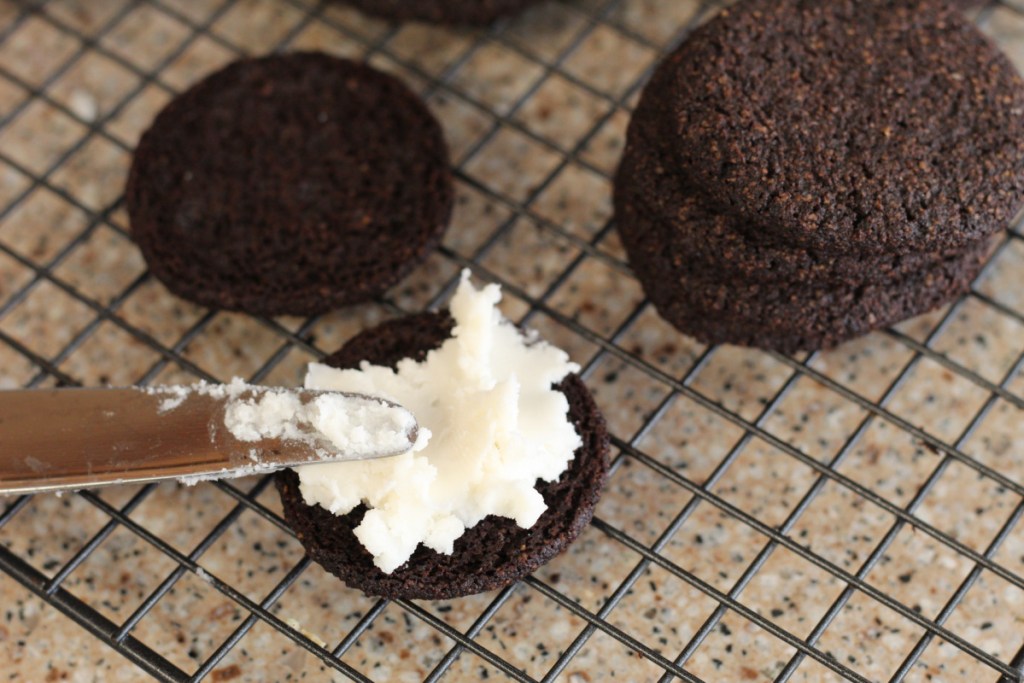 adding filling to keto Oreo Cookie