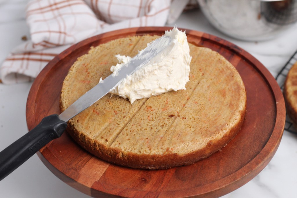 adding keto cream cheese frosting to cake