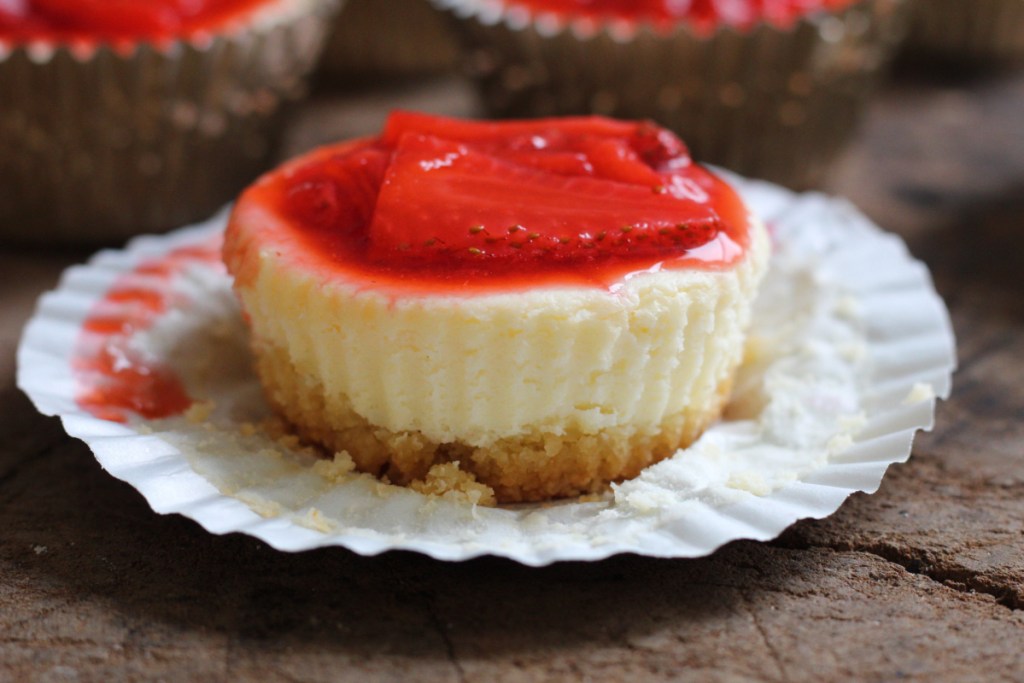 keto mini strawberry cheesecake