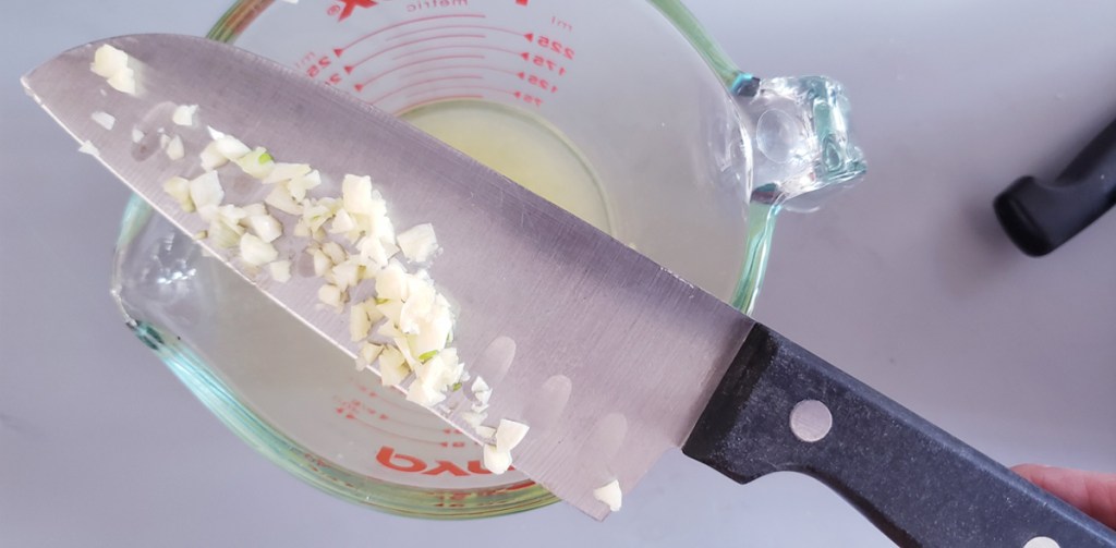 Garlic into lemon juice