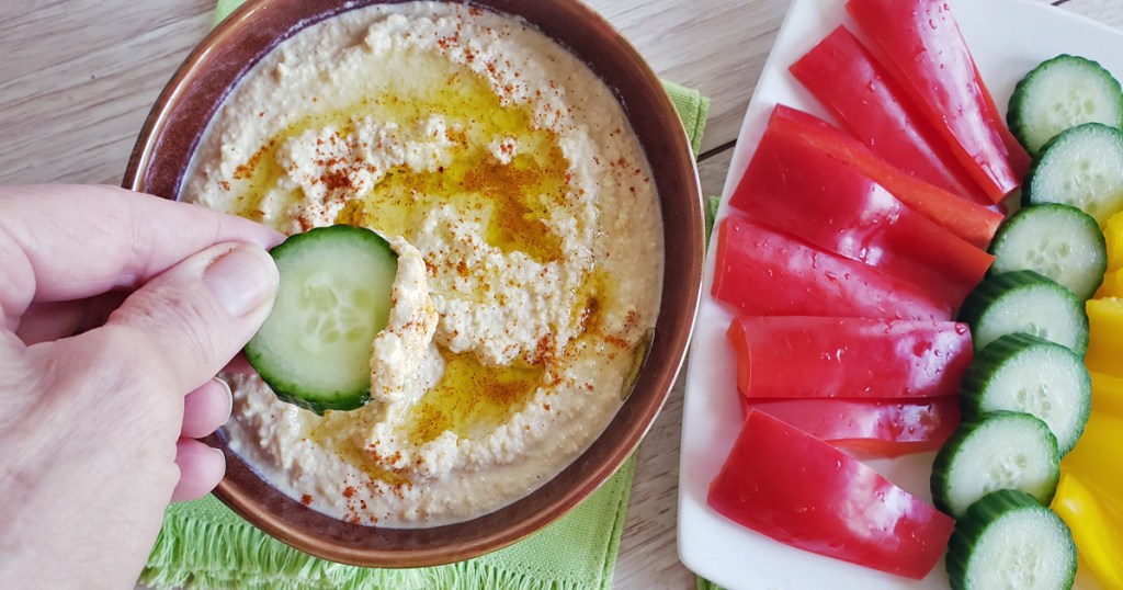 Hummus with vegetables for dipping