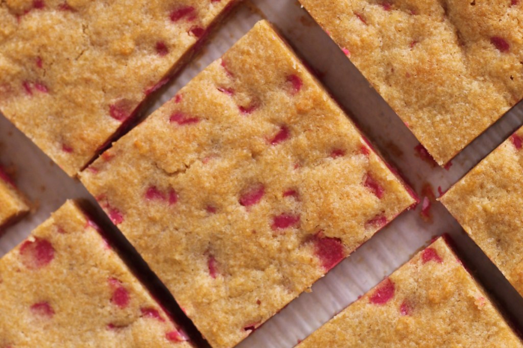 strawberry keto blondies