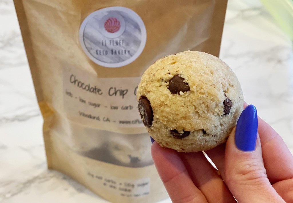 el fluff keto chocolate chip cookie