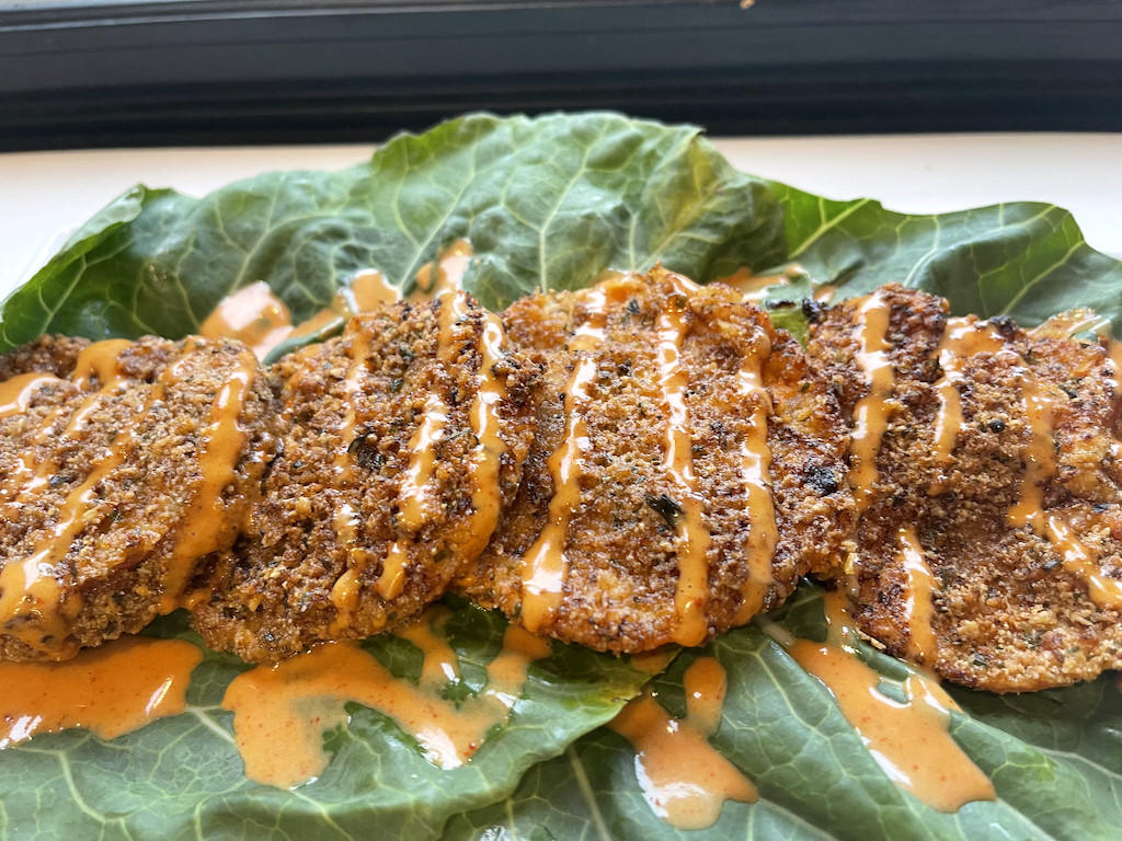 keto fried green tomatoes on plate 