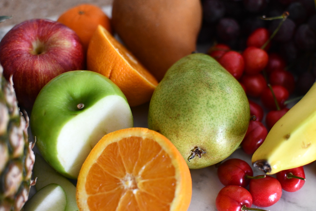 Here are the Best Low Carb Fruits to Eat (And the Fruits to Avoid)