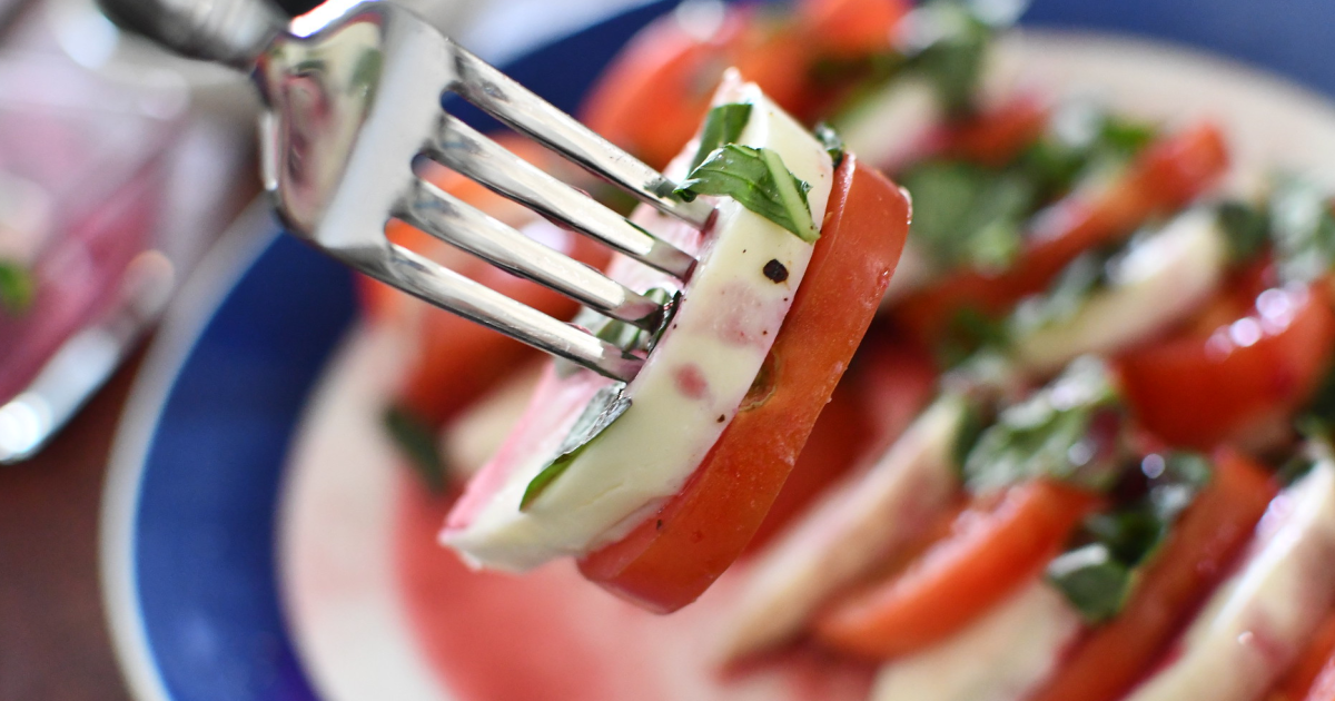 https://hip2keto.com/wp-content/uploads/sites/3/2021/07/fork-with-caprese-salad.png?fit=1200%2C630&strip=all