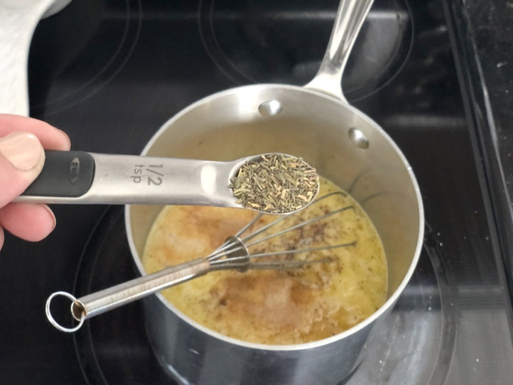 adding thyme to keto gravy