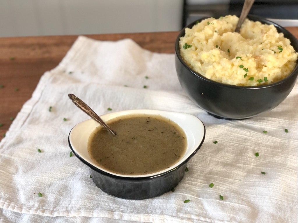 keto gravy with low carb mashed potatoes