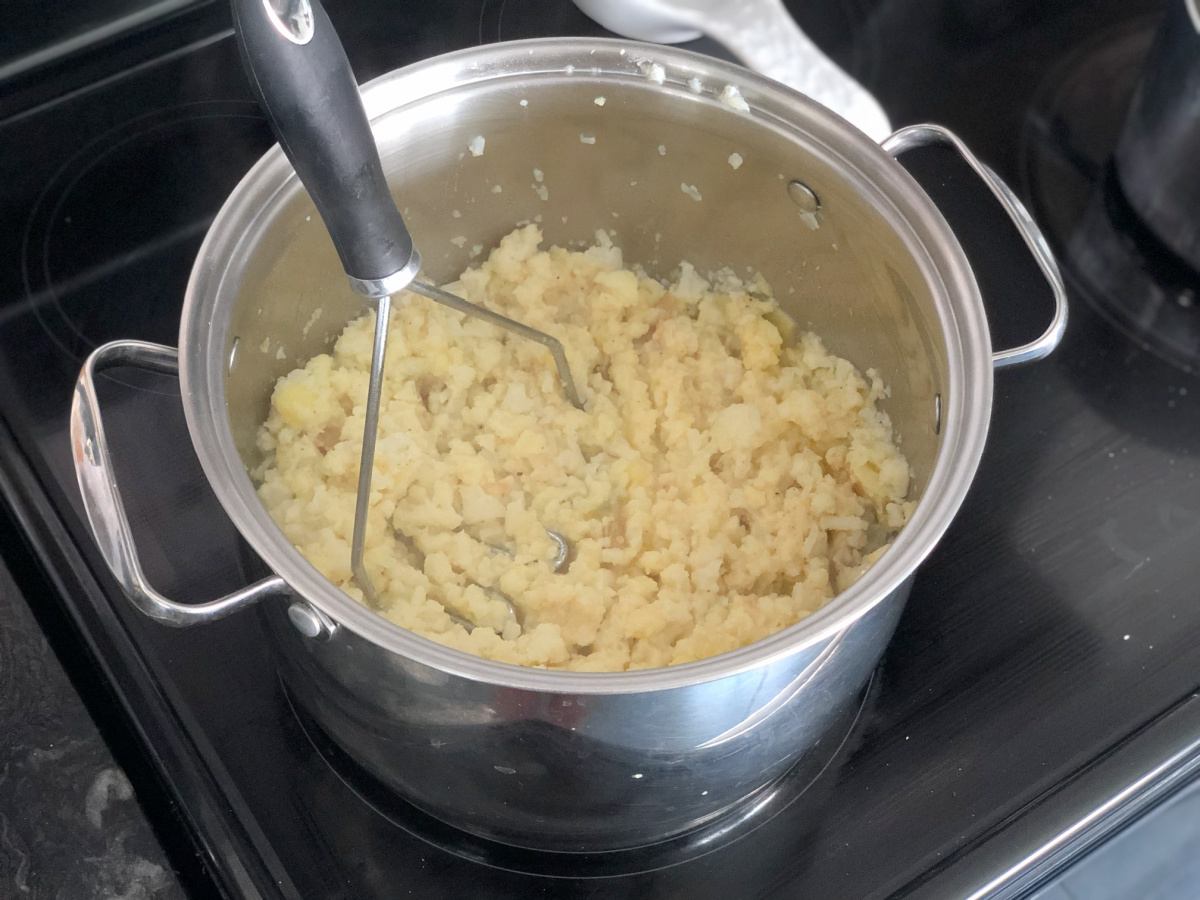 keto and low carb mashed potatoes in a stockpot