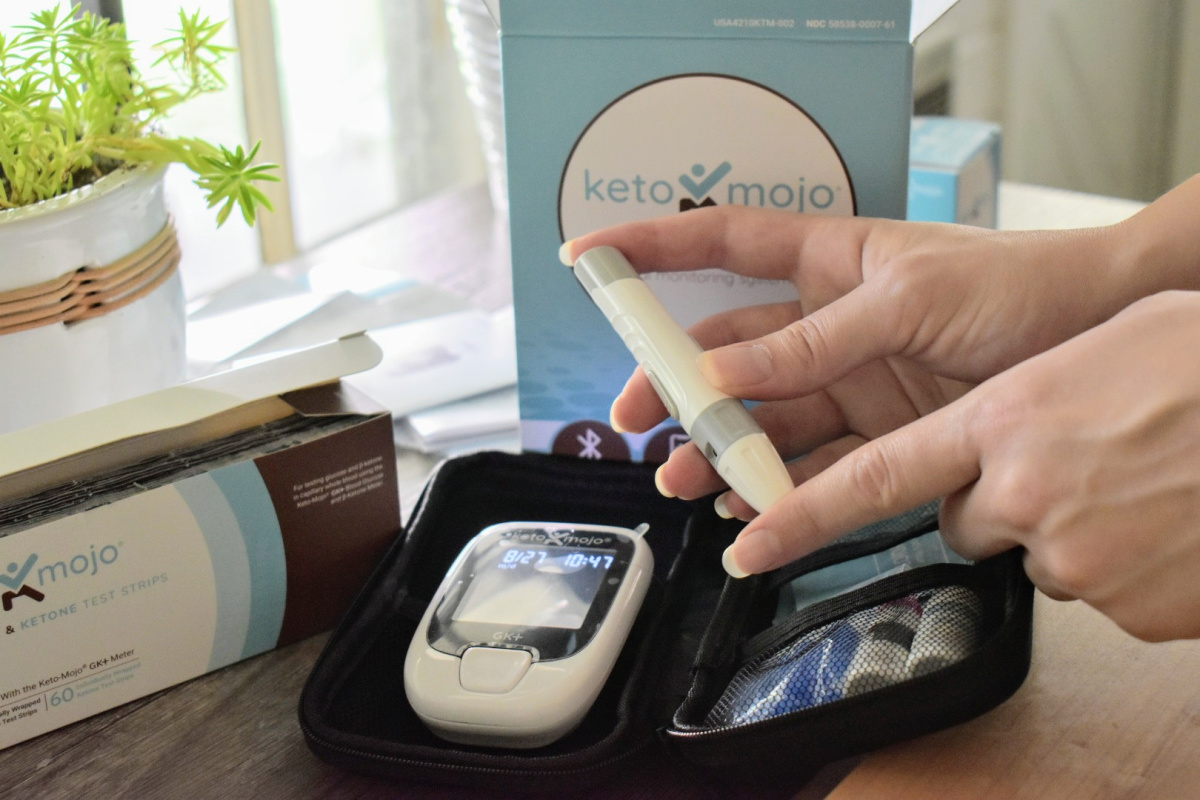 Keto Mojo blood ketone meter kit with lancet