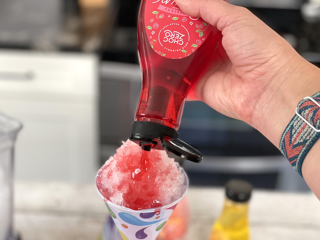 putting sugar free syrup on snow cone ice 