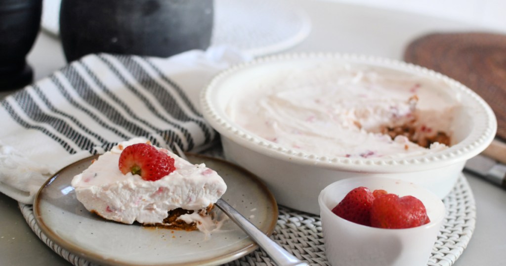 strawberry cream yogurt pie keto