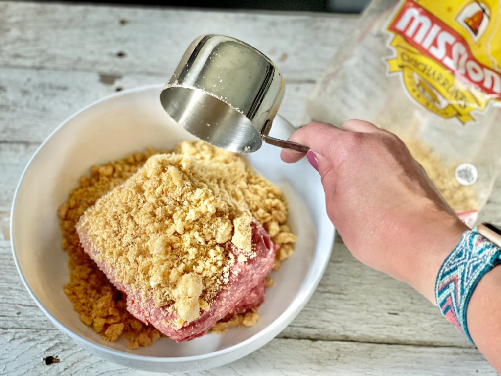 adding crushed pork rinds to ground beef for class keto meatloaf