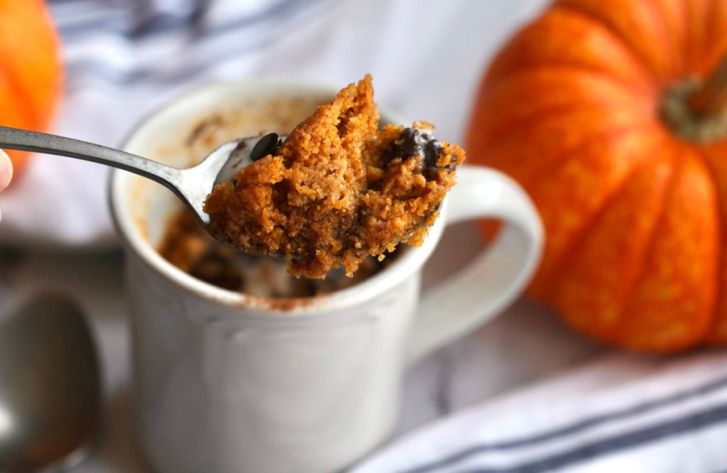 spoonful of keto pumpkin mug cake