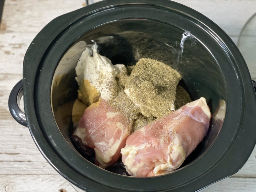 ingredients in slow cooker for keto cream cheese chicken