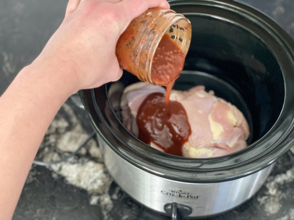 adding keto bbq sauce to slow cooker for keto crockpot bourbon chicken