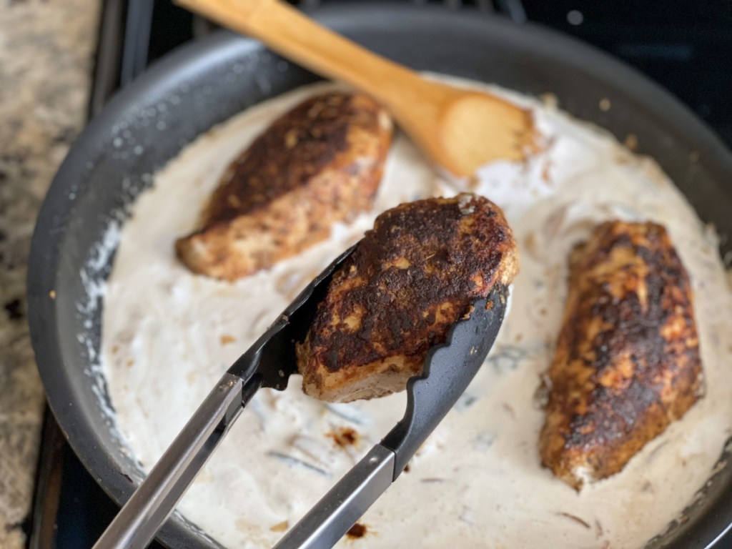 adding chicken back in the pan for keto pollo a la crema