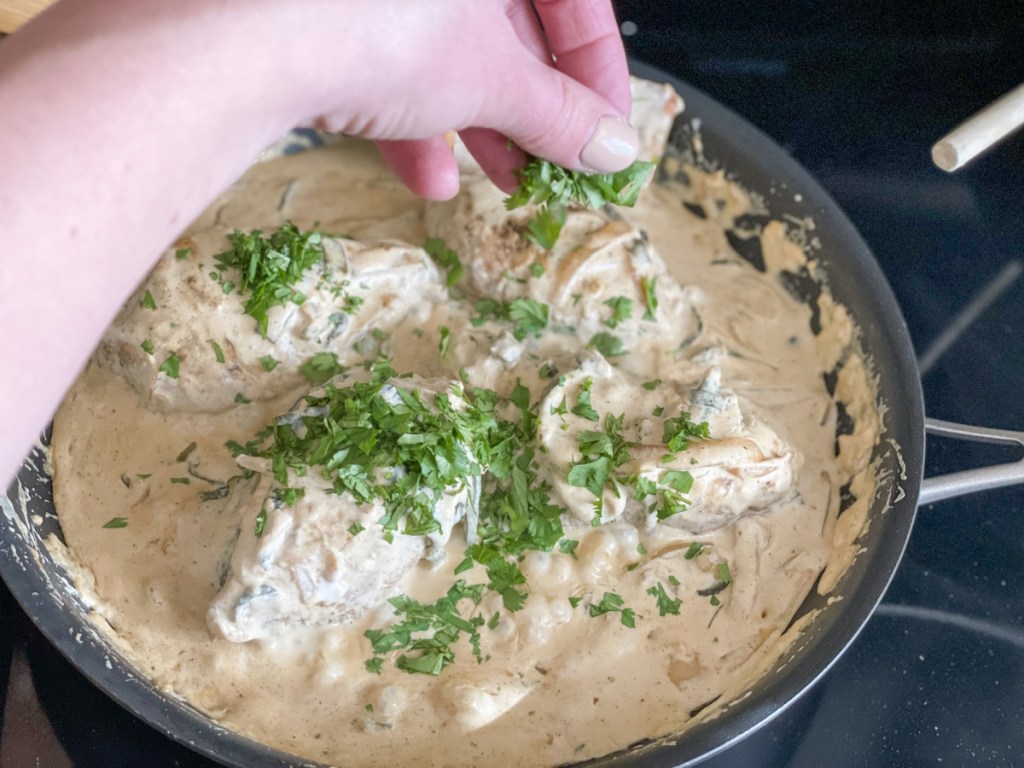 adding cilantro to keto pollo a la crema