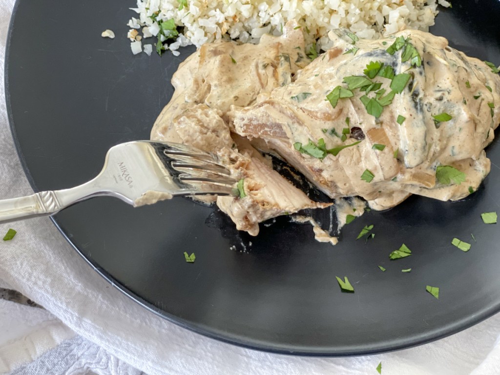 bite on a fork of keto pollo a la crema