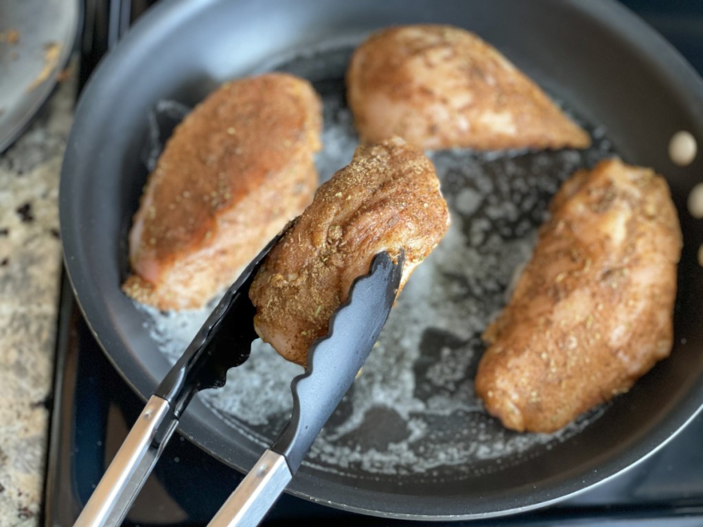 pan cooking chicken for keto pollo a la crema