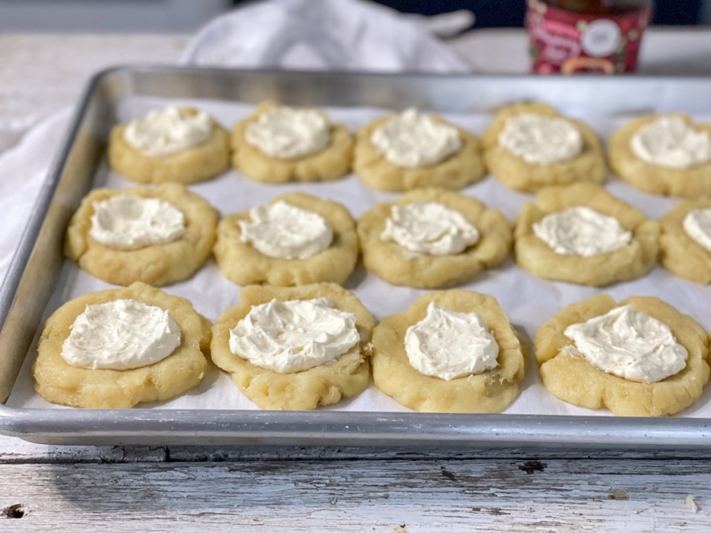 putting cream cheese filling in keto danishes 