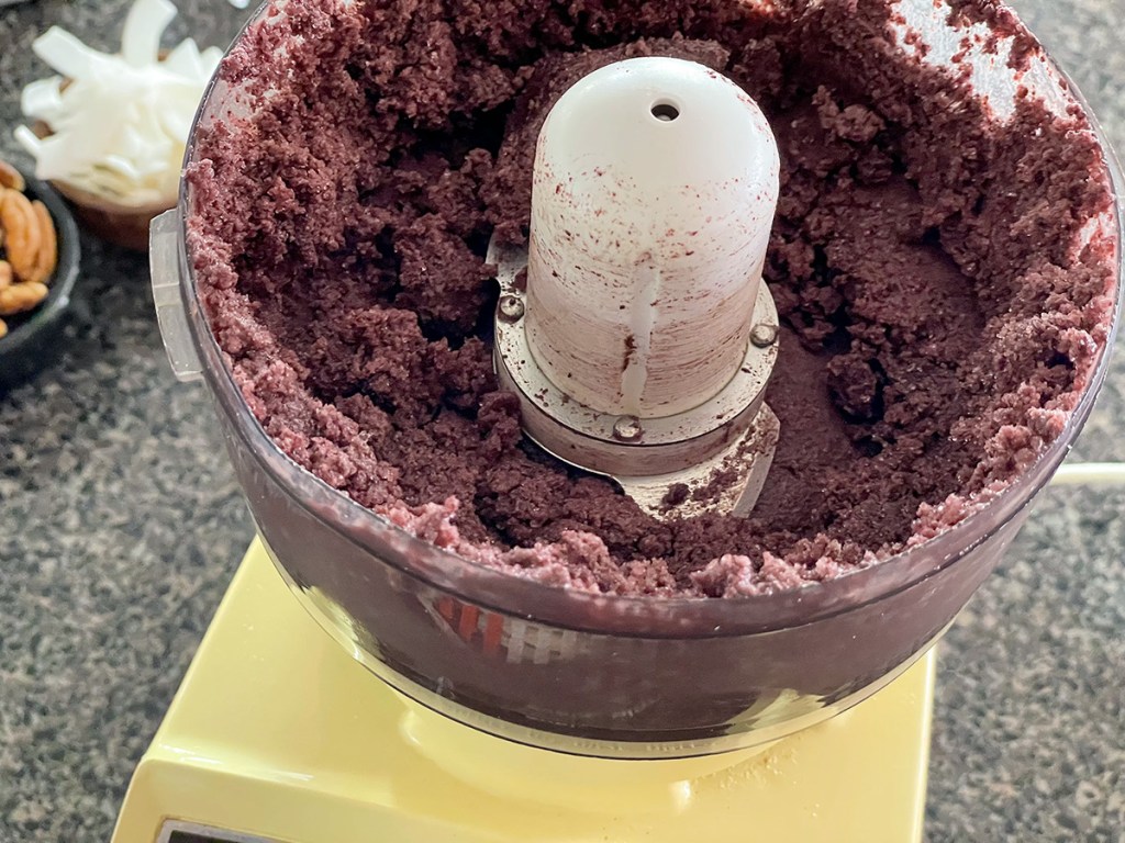 blending acai mixture