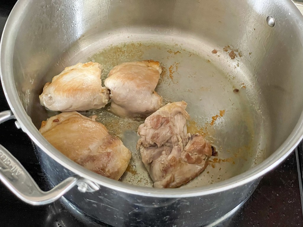 pan cooking chicken thighs 