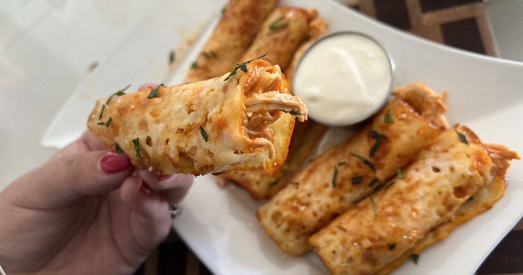 keto buffalo chicken roll up