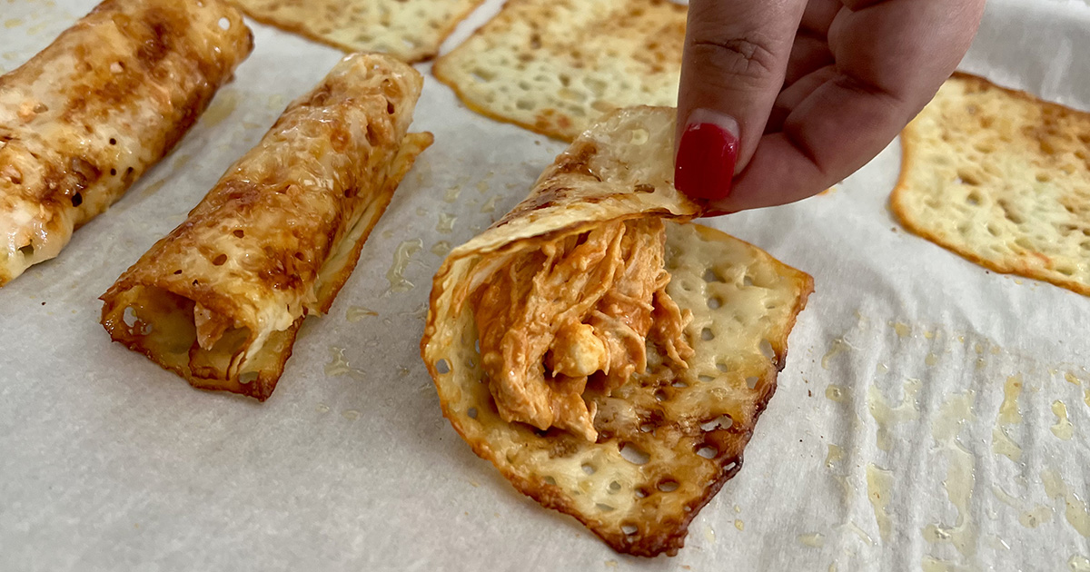 Keto Buffalo Chicken Roll Ups with Blue Cheese Crumbles | Hip2Keto