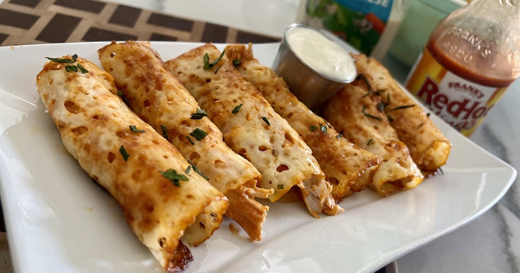 keto buffalo chicken roll ups