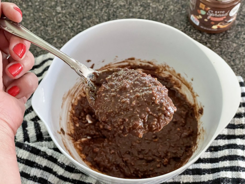 spoonful of chocolate no-bake cookie bar